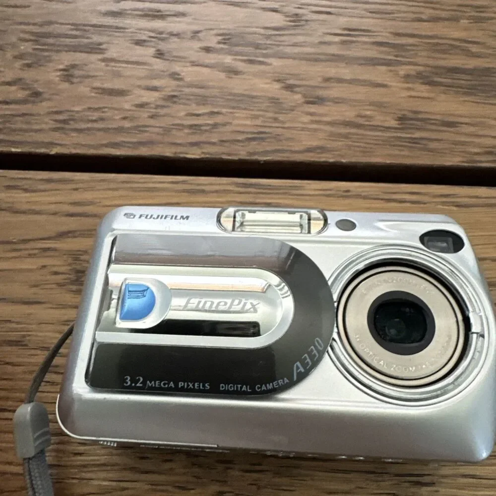 FUJIFILM Finepix A330 FUJI Digital Camera SILVER Blossom Working NO SD CARD